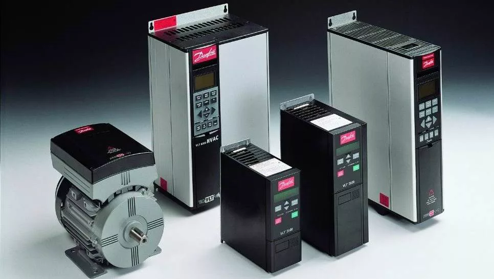 Встроенные преобразователей частоты. Преобразователь частоты danfoss. частотный преобразователь siemens. danfoss частотный преобразователь. частотный преобразователь 10000 квт.