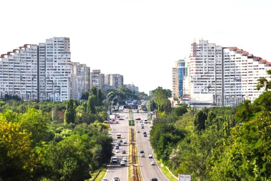 Ворота города по дороге из аэропорта 