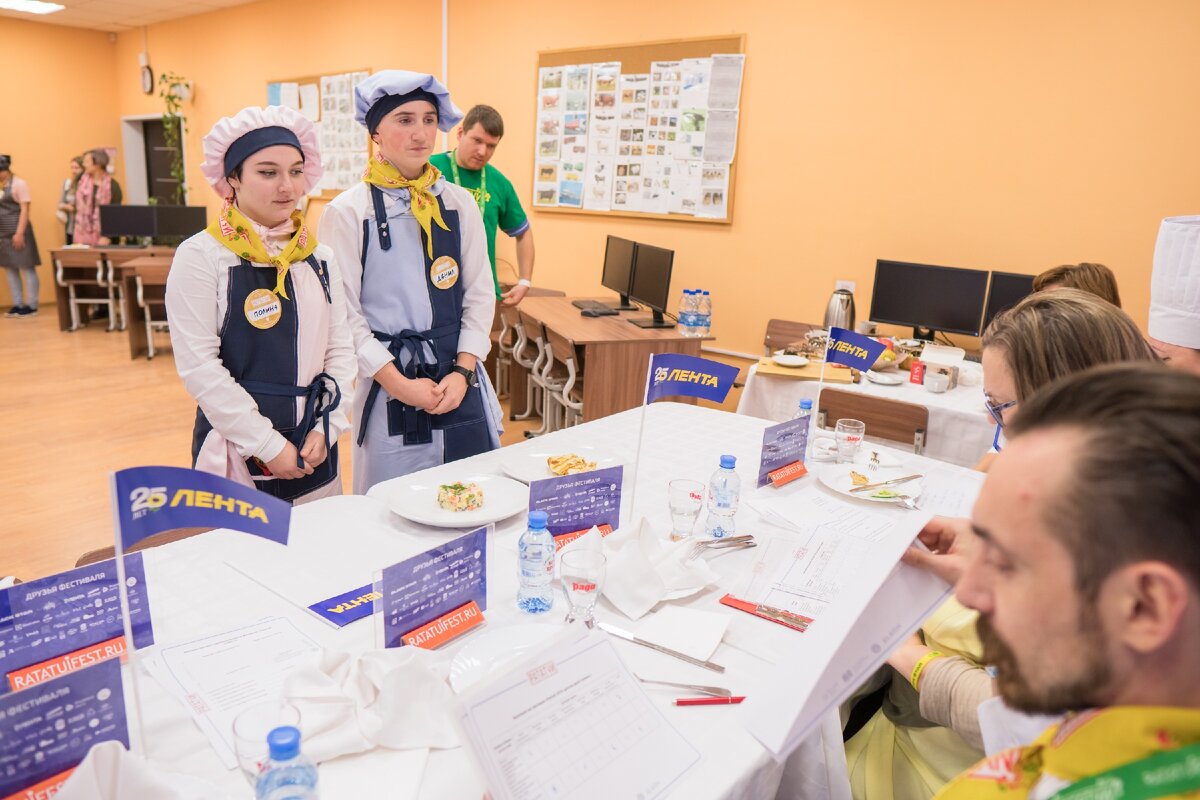 Полина и Даниил в зале дегустаций