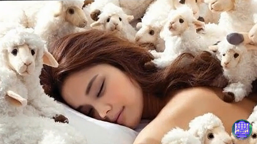 шерстяные игрушки могут не только украсить интерьер, но и согреть во время сна)