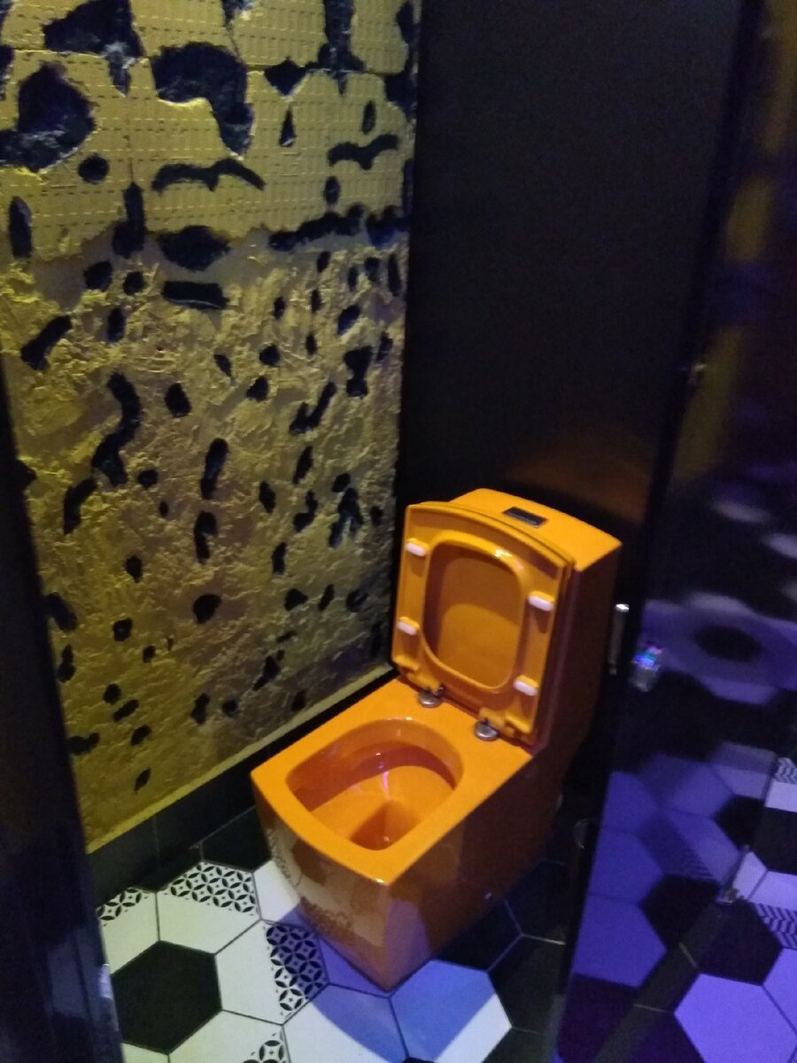 Туалет в фудкорте "Подсолнухи". Фото Максим Беляков