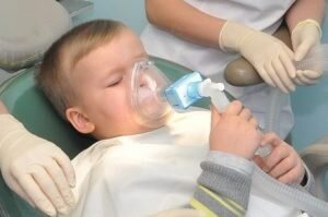 Оно выглядит словно белая бесцветная жидкость, напоминающая воду.