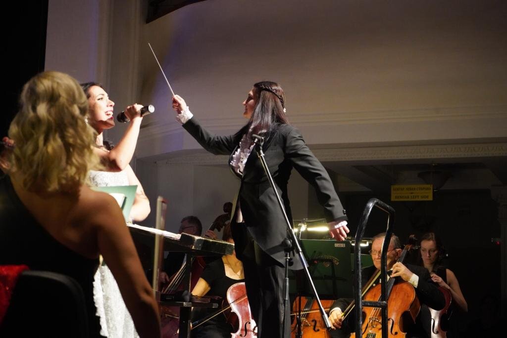 Новогодний концерт Академического симфонического оркестра Крымской государственной филармонии. Дирижер Яна Анненкова, солистка Анна Глушко, фото Елена Маляренко.