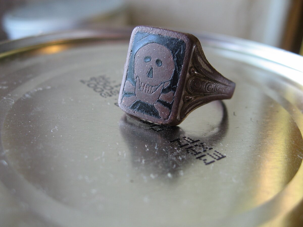 Перстень, найденный вместе с хозяином на местах боев в Карелии.