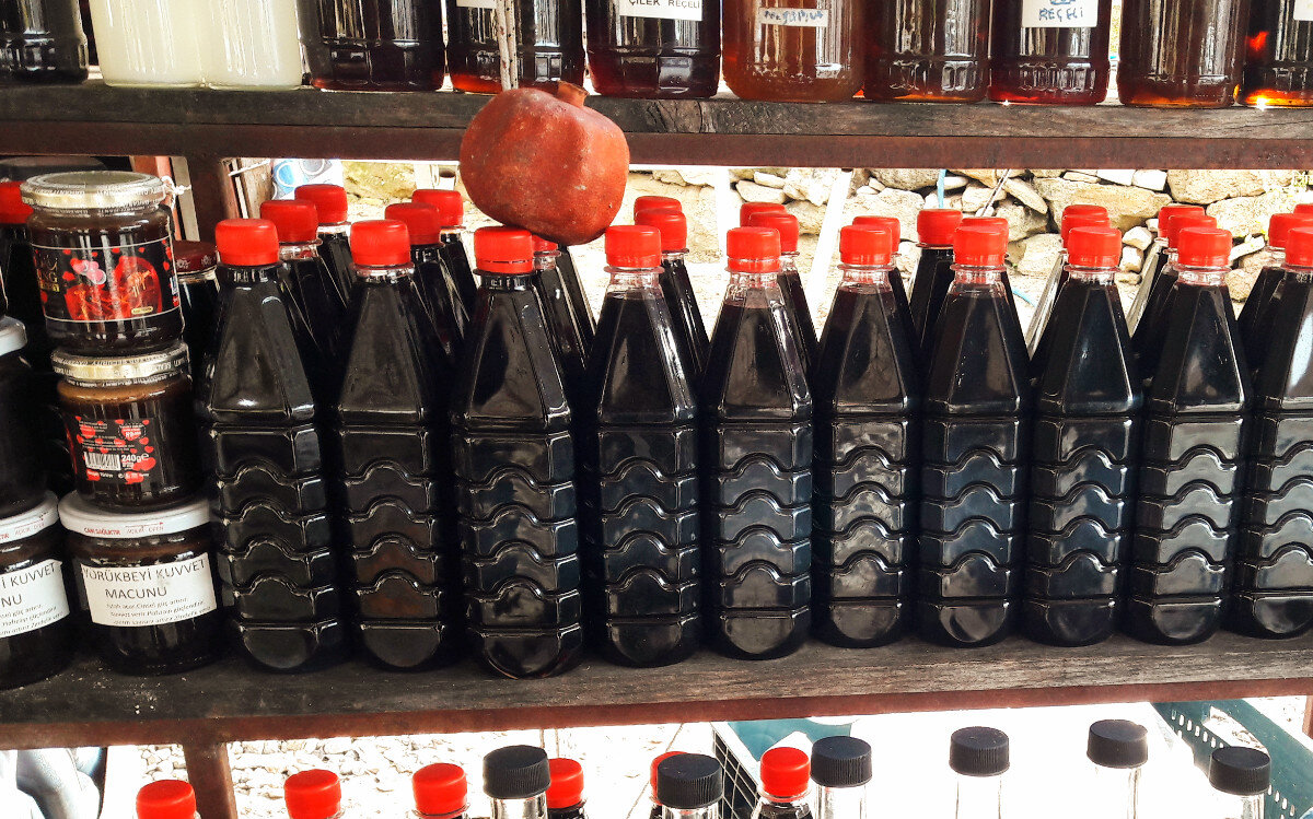 Гранатовый бамбл. Гранатовый соус наршараб турецкий. Как использовать гранатовый. Гранатовый соус наршараб турецкий. Соус из гранатового сока наршараб.