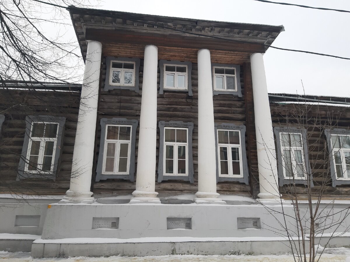 Усадьба Попова, Ступина, 3; тут сейчас детский сад.