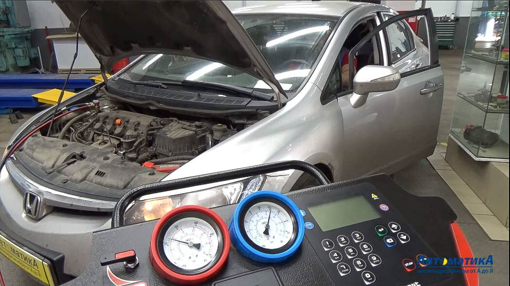 Со слов владельца включение происходит пока машина не прогрета, примерно через полчаса система перестает работать и включить компрессор невозможно. Давайте разберемся в причинах проблемы