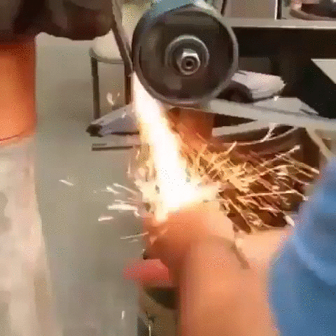 Не повторять, травмоопасно.