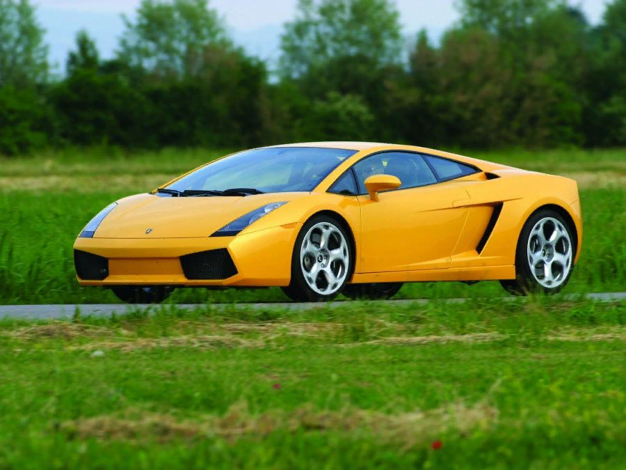   Lamborghini Gallardo - серия легендарных суперкаров итальянской компании Lamborghini.
 Среднемоторное полноприводное купе Lamborghini Gallardo дебютировало в 2003 году.