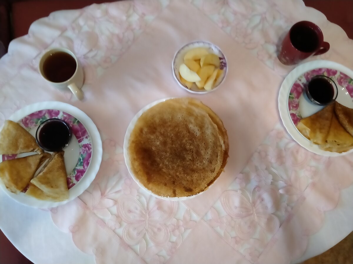 Детки полдничают
