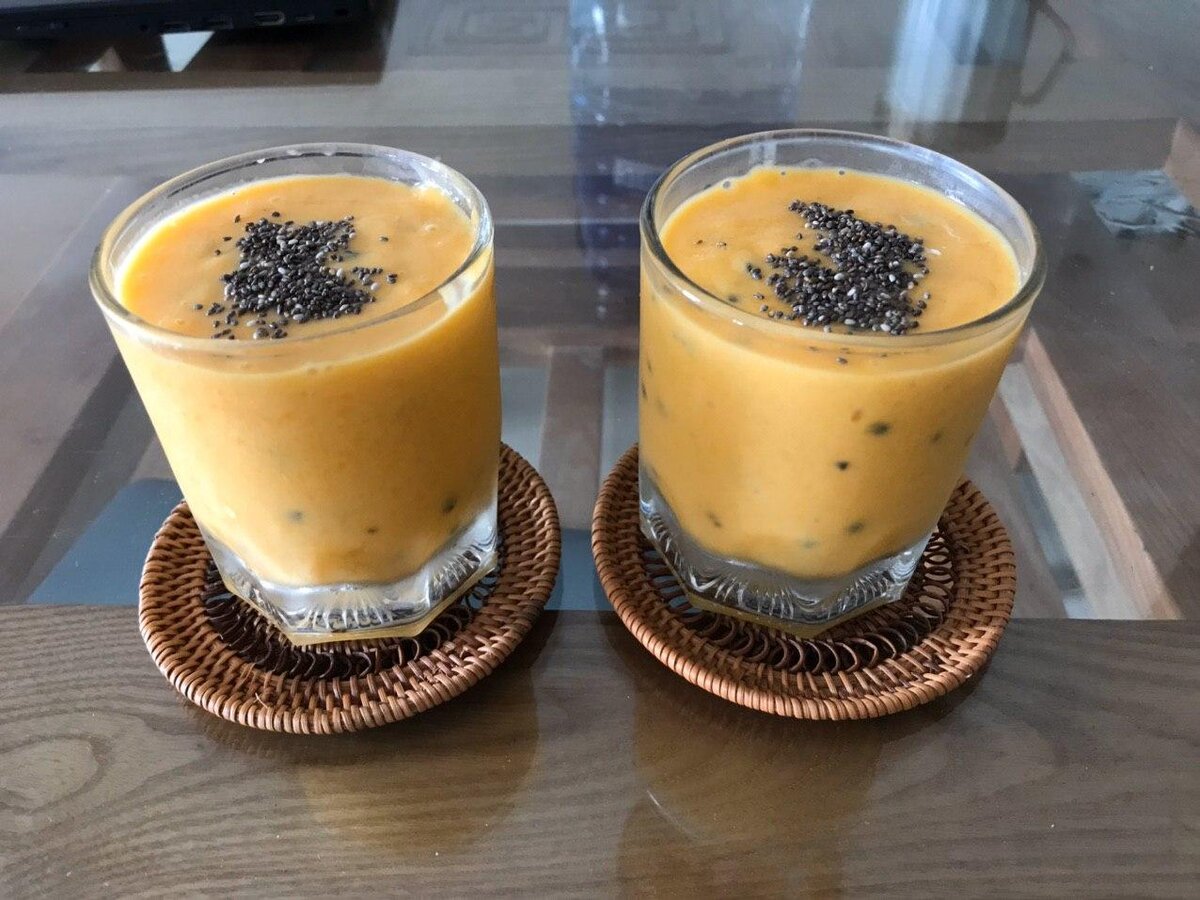 Sinh To из манго и маракуйи с семенами чиа