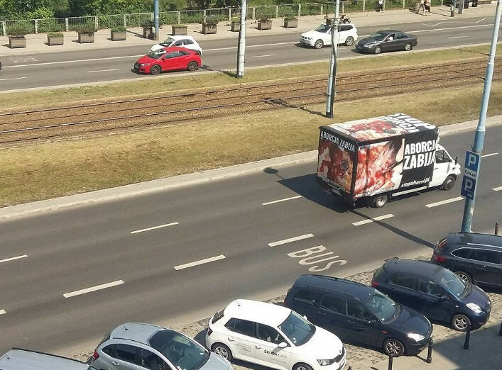 В Польше нередко можно увидеть авто с фотографиями абортированных плодов