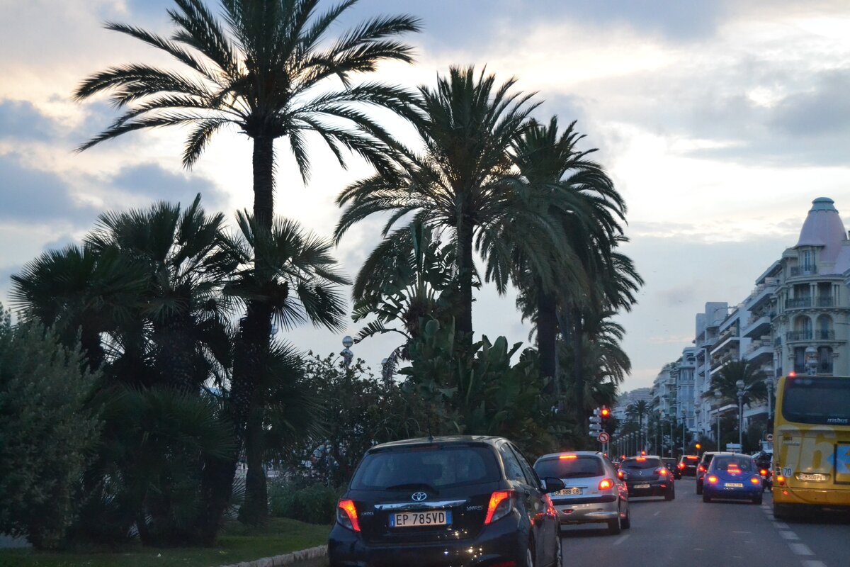 Ницца. Через несколько минут после нарушения ПДД.