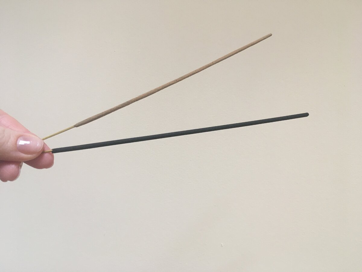 Настоящие аромапалочки, присланные из Индии. Подобные благовония можно купить например в хобби-гипермаркетах Леонардо, цена начинается от 70-80 руб. за упаковку