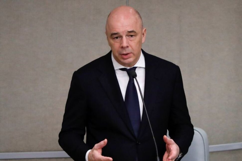 Министр финансов России Антон Силуанов выступает с речью во время заседания нижней палаты парламента