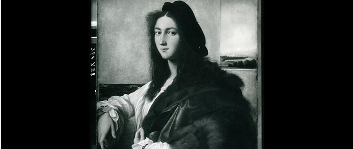 Оригинальное черно-белое фотоизображение утраченного "портрета молодого человека" кисти Рафаэля. Источник фото: Wikimedia Commons