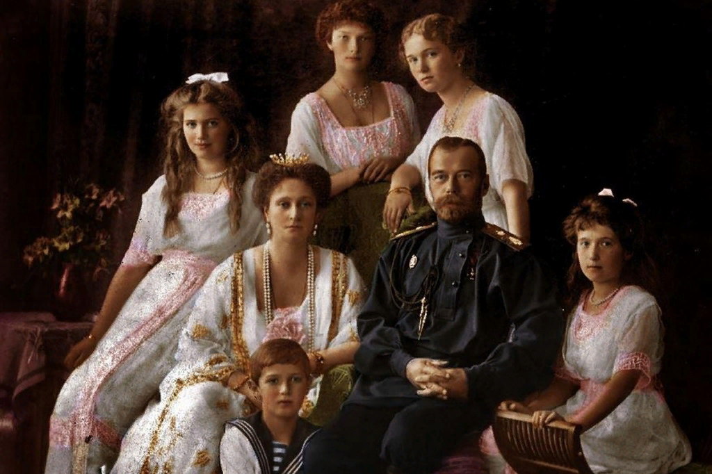 Император Российской империи Николай II со своей семьей (фото в цвете)
