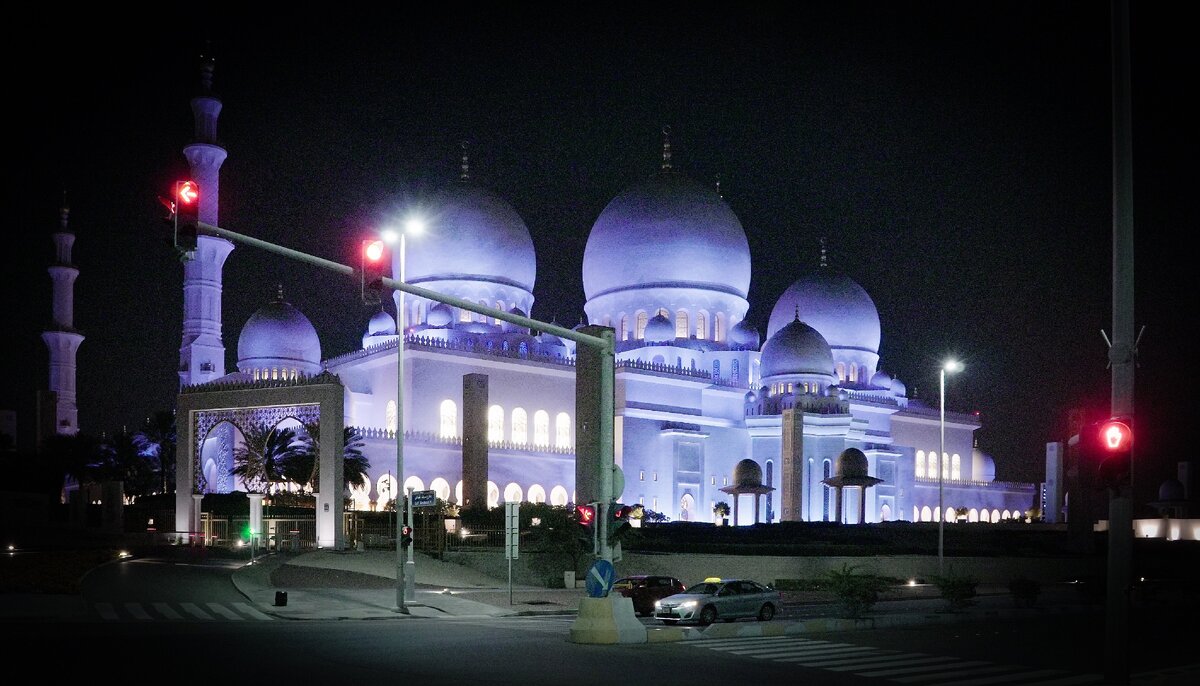 Мечеть Гранд Моск ночью