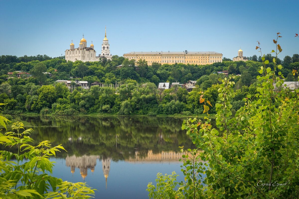 Красота владимира. Город Владимир река Клязьма. Город Владимир на Клязьме. Город Владимир на берегу реки Клязьма. Успенский собор Владимир вид с Клязьмы.