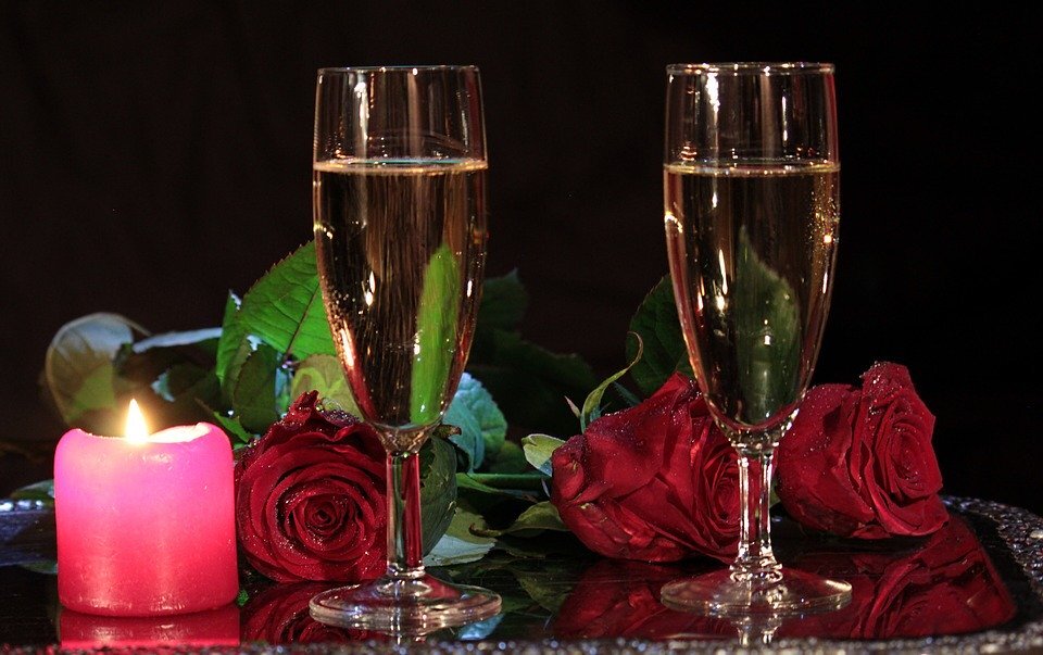 https://cdn.pixabay.com/photo/2016/12/04/03/52/candle-1881020_960_720.jpg