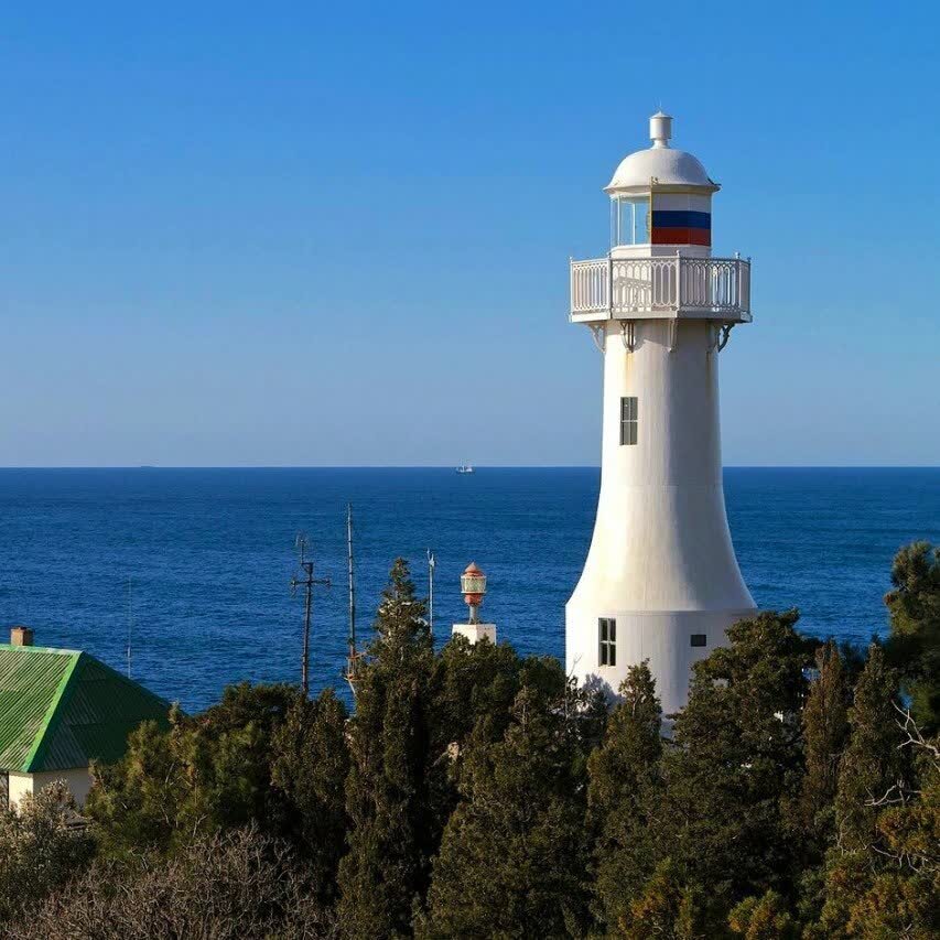 Маяк в крыму фото