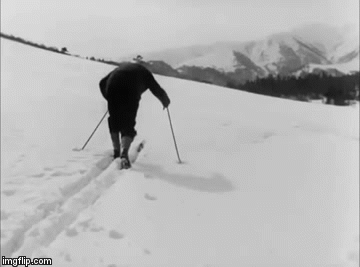 Ростислав Плятт, по его собственным воспоминаниям, действительно впервые в жизни встал на лыжи и упал перед снимавшей камерой, сделав всего пять шагов
