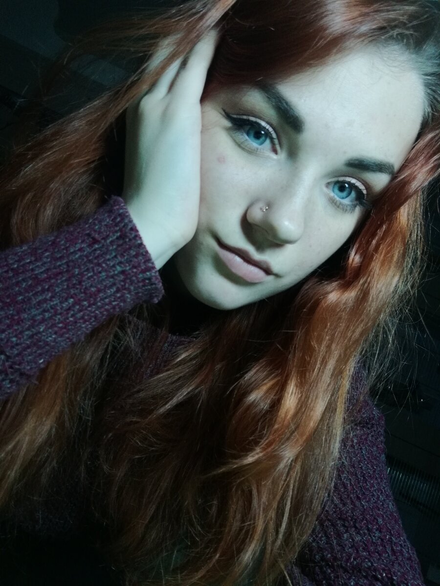 Сейчас мне даже нравятся эти непринуждённые переглядки, но тогда я не совсем понимала, зачем это. 