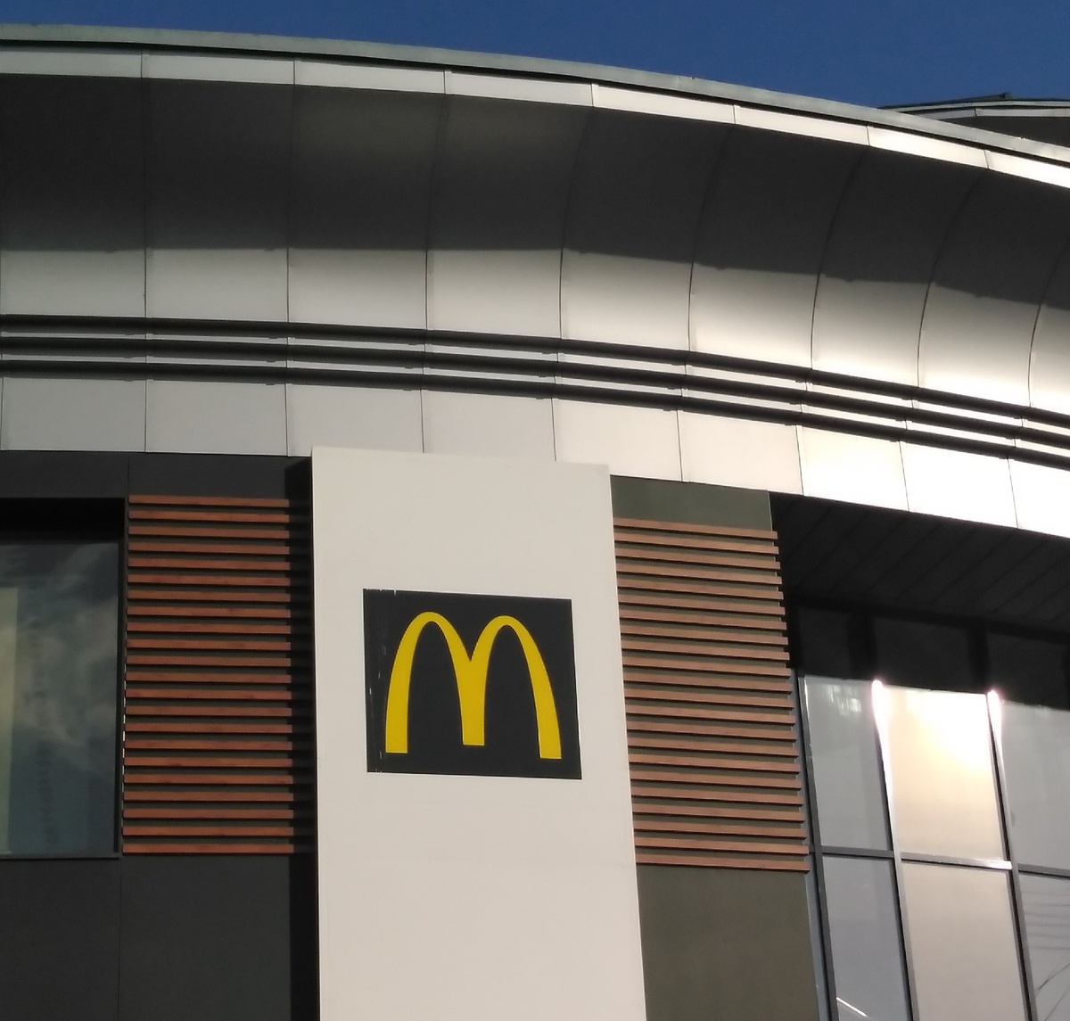 Станция заправки современного общества 