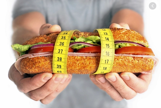 Замеряем пищу для подсчета калорий :)