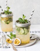 Вот такой вариант освежающего лимонада с маракуйей, огурцами и мятой получается, если его приготовить по рецепту ниже