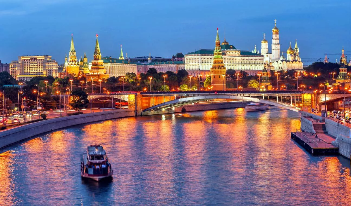 Москва река летним вечером с Патриаршего моста