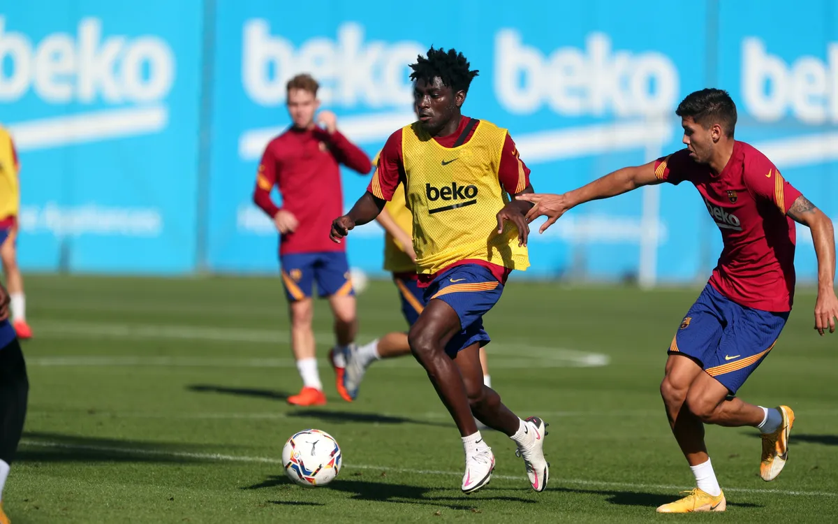 Барса ру спорт. Барса Йонса. Барса Новомосковск. Тренер футбола Барса кkuman.