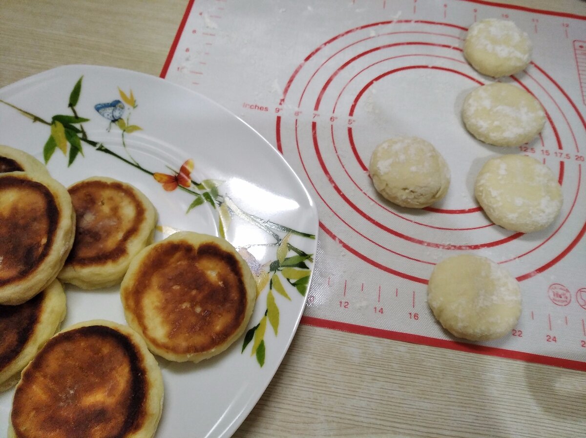 лепешки из творога) очень удобно выкладывать на коврик