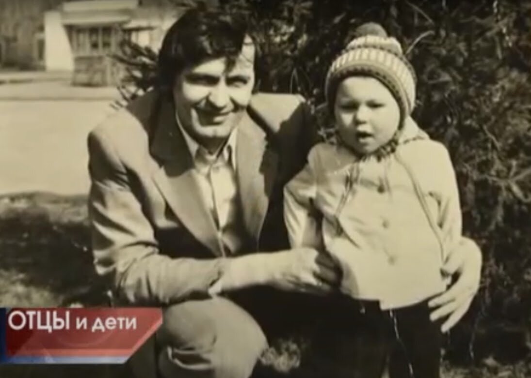 Маленький Миша Дегтярев с папой Владимиром Ивановичем.