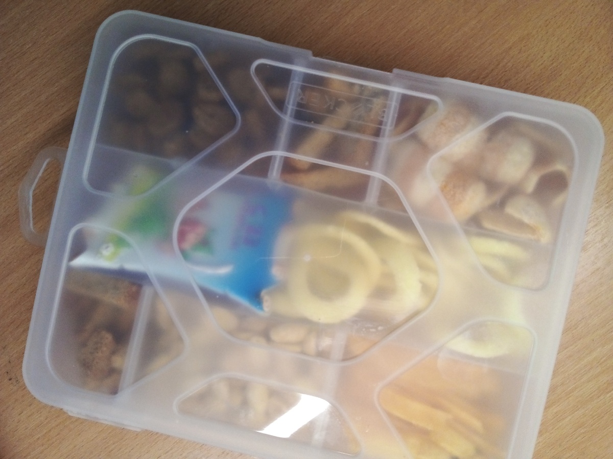 Закрытый бокс со снеками