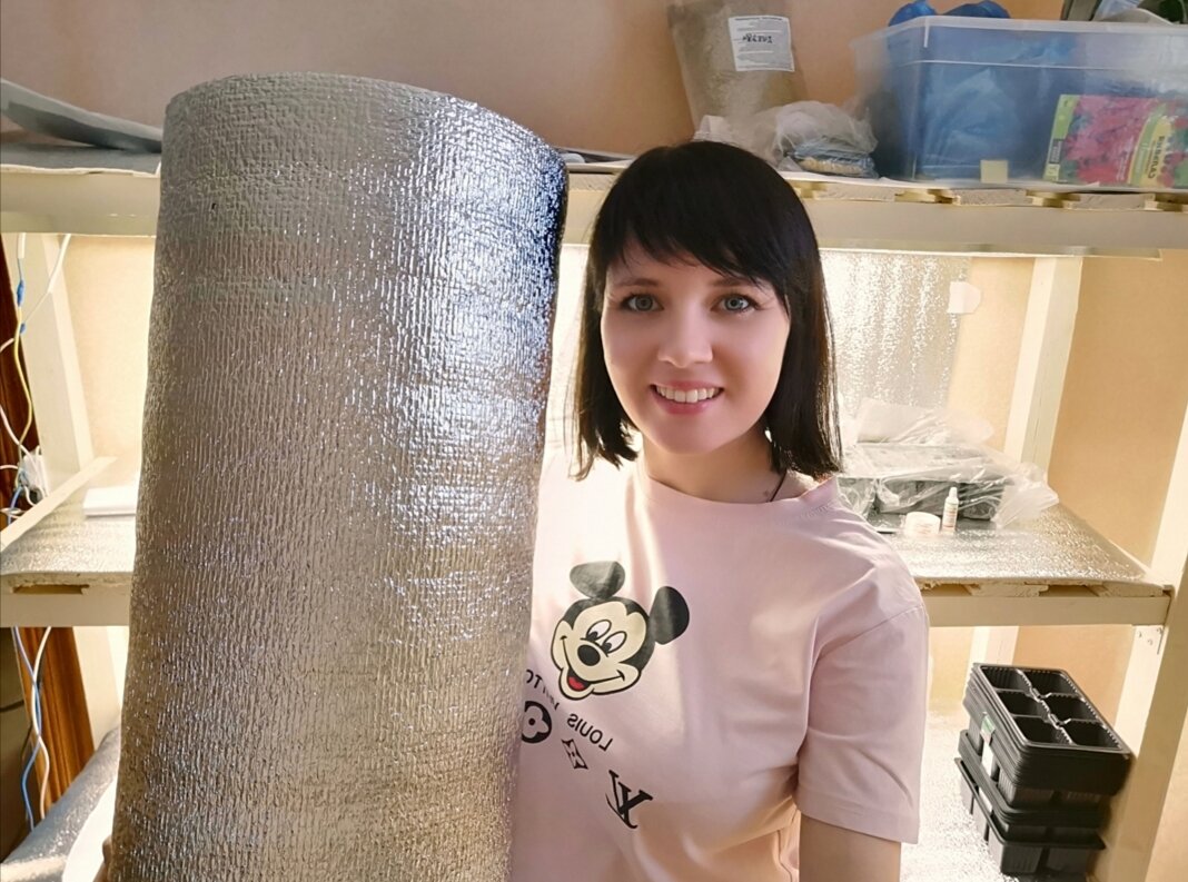 А ещё мне сегодня нужно доделать стеллаж. 