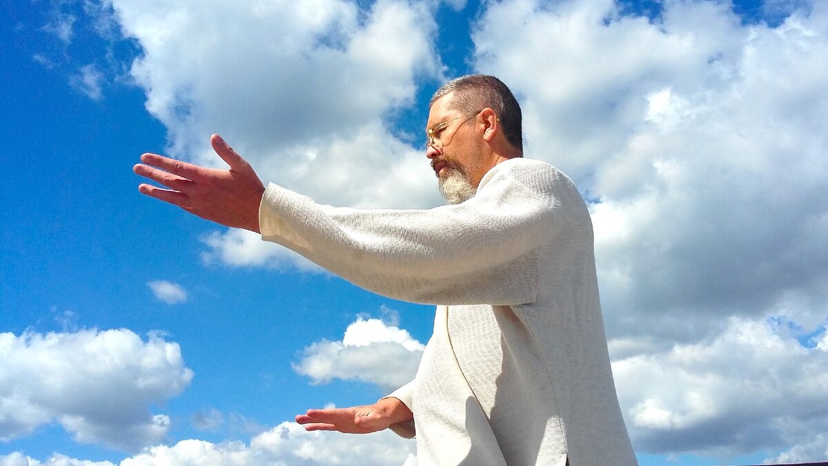 В правильной гимнастике руки можно уподобить облакам