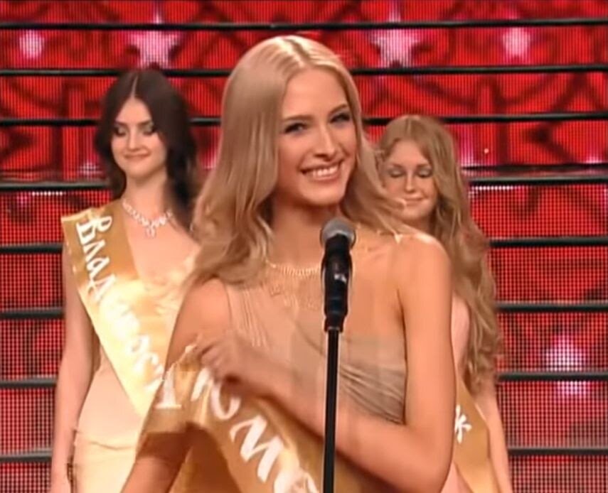 Алена Шишкова в финале «Мисс Россия-2012». Кадр видео YouTube