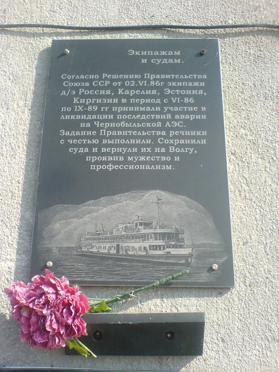 Есть в Самаре такой памятник. И в России таких немало...