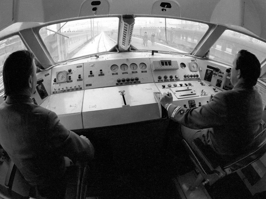 13 октября 1984. Омск. Эр200 кабина машиниста. Эр200 салон. Джордж оруэлл 1984 уинстон.