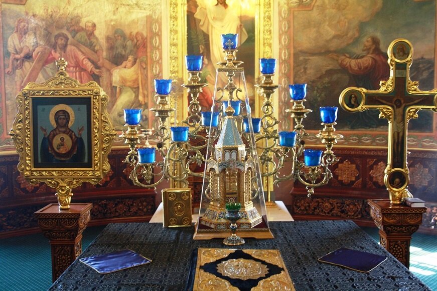 Престол в православном храме