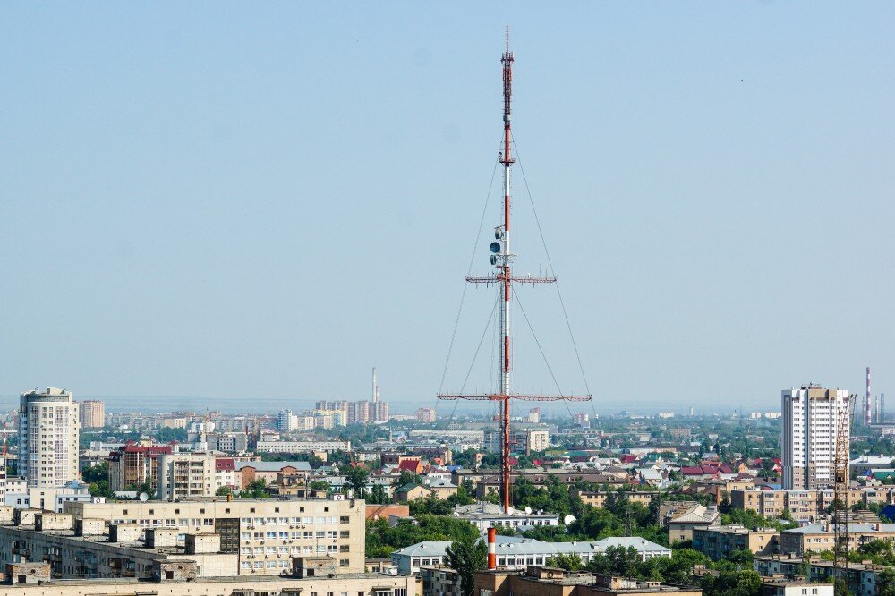 Телерадиовышка в Оренбурге расположена в самом центре города.