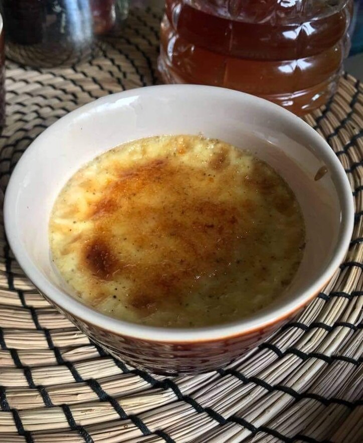 Крем-брюле в керамическом рамекине. Фото автора