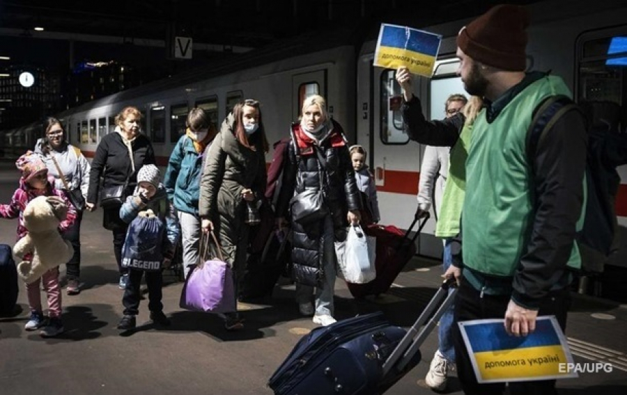 Как безобразно ведут себя Украинские беженцы в Европе и мнение местных о них.2