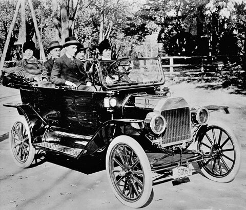 Одна из первых моделей Ford Model T, 1908