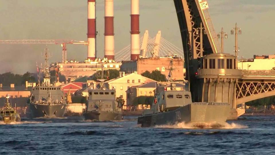 Военно-морской парад 2022 г. в условиях санкций Запада: справимся, но в чём будут отличия?