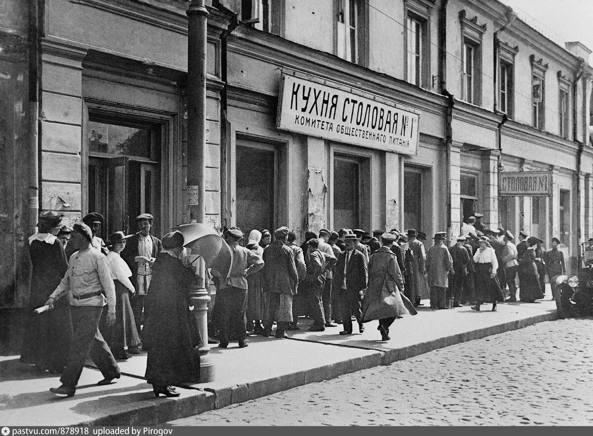 Кухня-столовая №1 на Никитском бульваре, 1918. С сайта www.pastvu.com.
