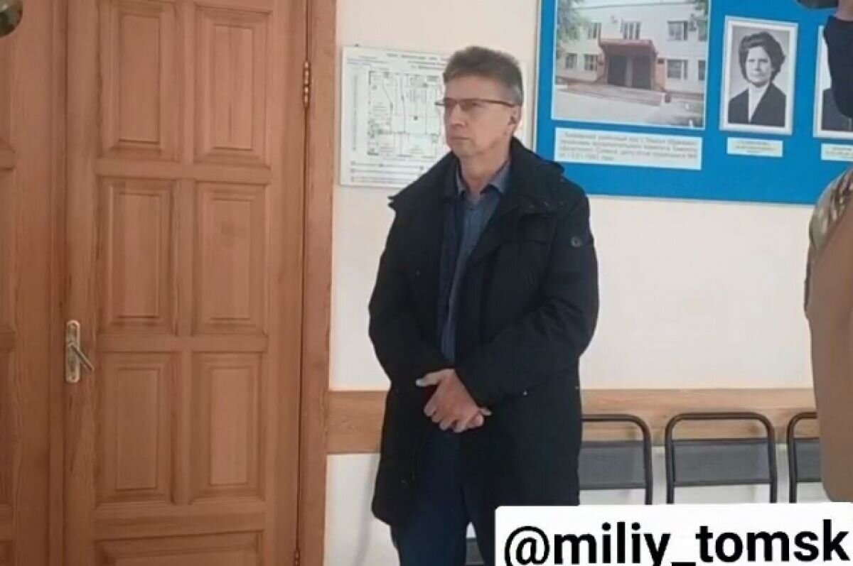    Экс-замгубернатора Томской области Паршуто доставили в Кировский суд