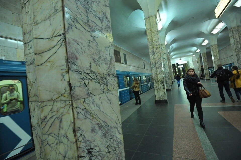     На северном участке Замоскворецкой линии (2) были временно увеличены интервалы движения поездов Евгения ГУСЕВА