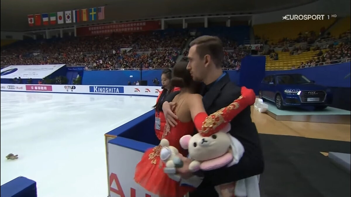 Алина Загитова на первом в жизни этапе Гран-При по фигурному катанию среди взрослых. Это - Пекин 2017 года. Фото: стоп-кадр телеэфира.